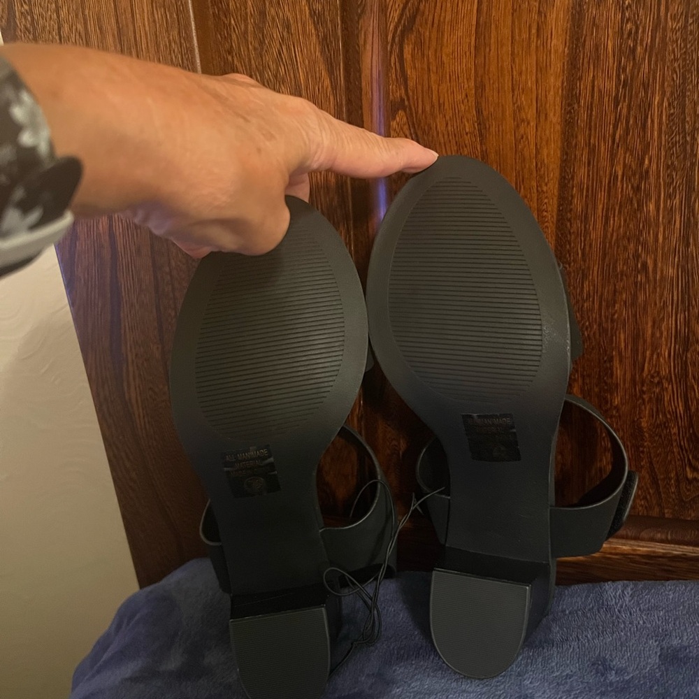 Soda Black Womens size 7.5 Sandals, Velcro felt like straps, new with tag - Picture 8 of 9